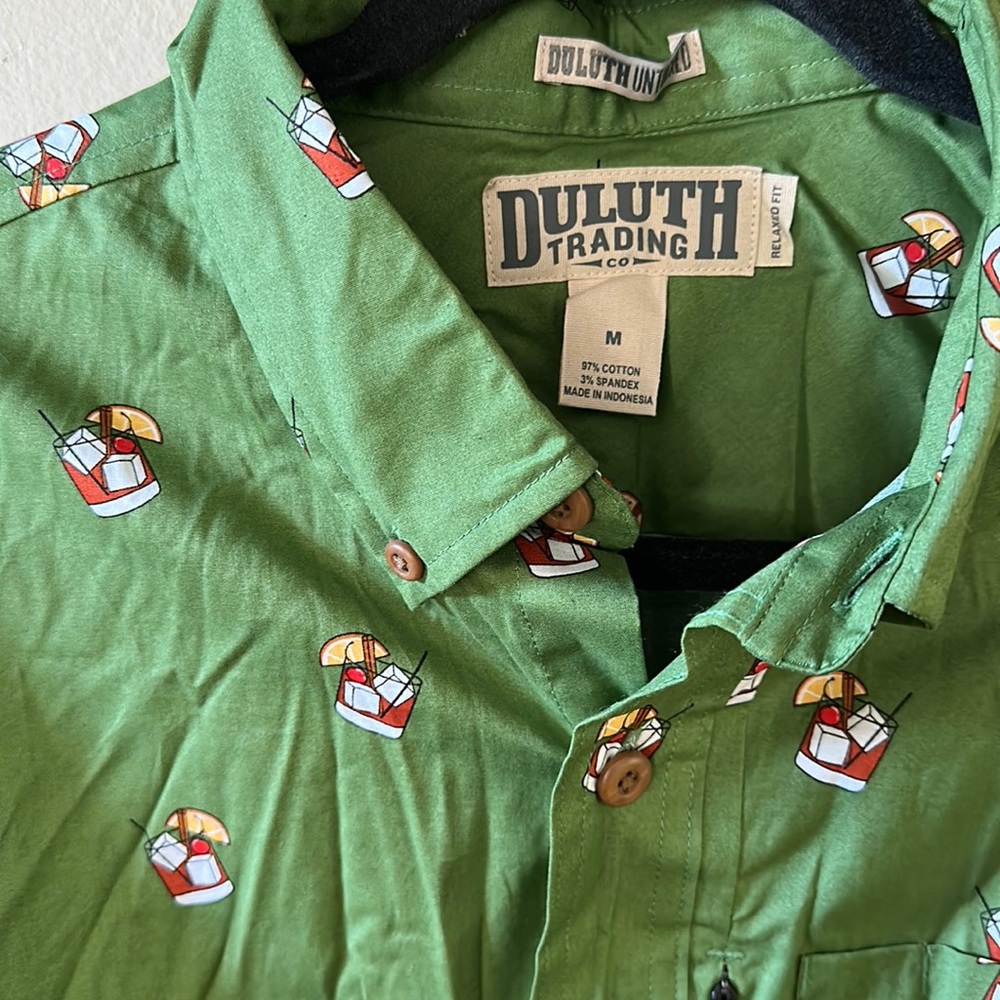 NWOT duluth short sleeve button up cocktail shirt